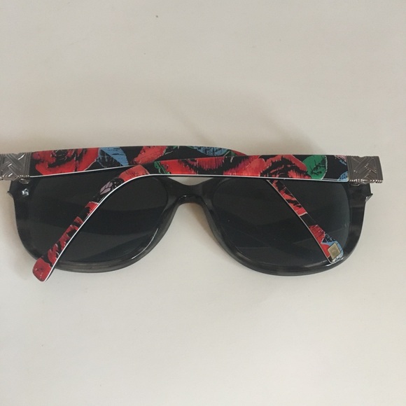 Vera Bradley eyeglass frame. Havana rose 55-16 135 - Picture 2 of 6